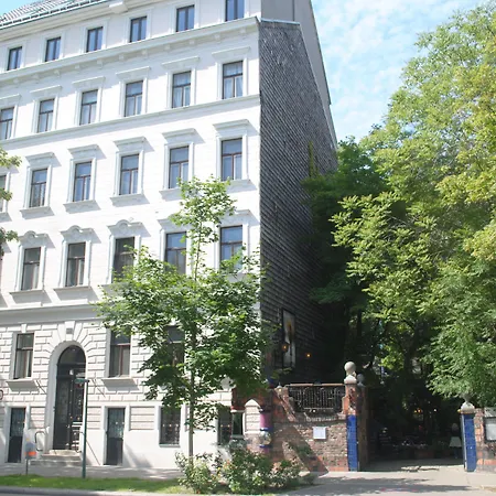 Kunsthaus Apartments-3
